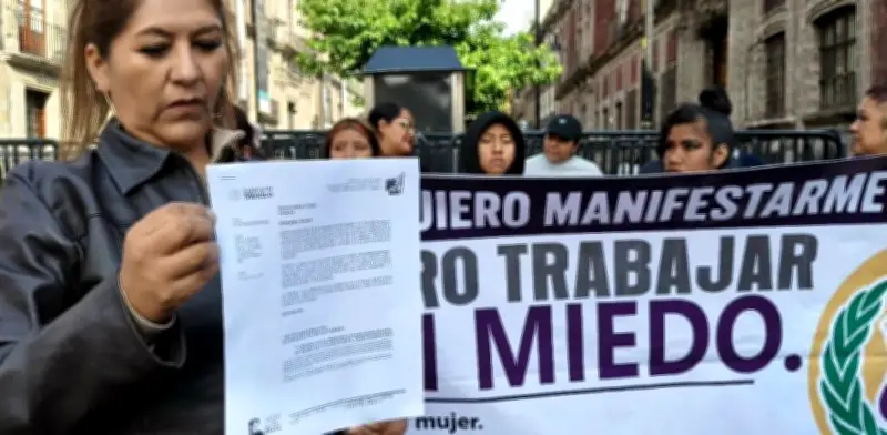 Mujeres transportistas del Edomex piden ayuda ante extorsiones en Palacio Nacional