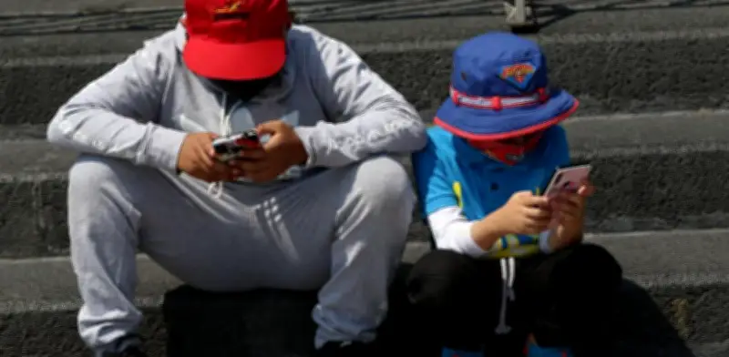 México abrirá debate sobre regulación de IA y redes sociales para menores