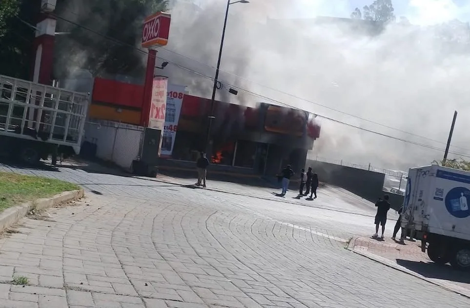 Ola de violencia en Guanajuato: queman Oxxos, farmacias y vehículos en siete municipios
