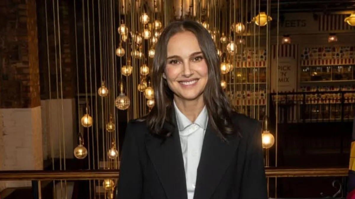 Natalie Portman presume su embarazo en París