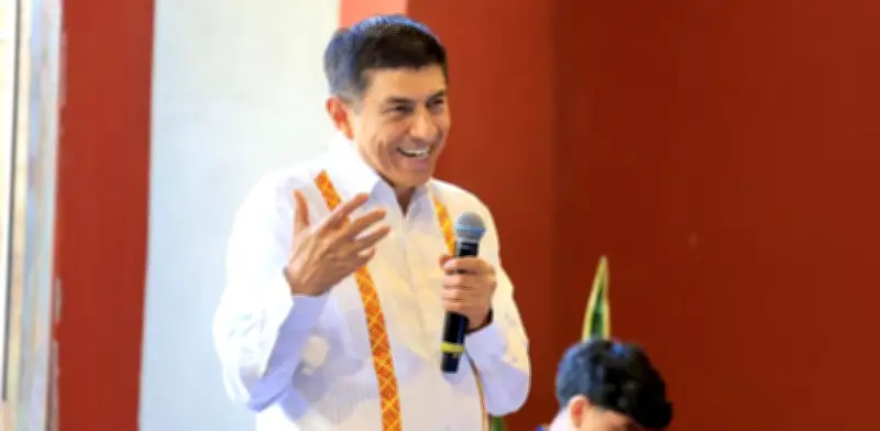 Niños trabajan en Oaxaca bajo complacencia del gobernador Salomón Jara