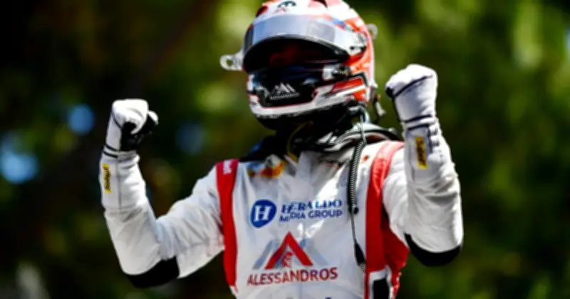 Noel León hace historia en Mónaco y emula la hazaña de Checo Pérez en F2