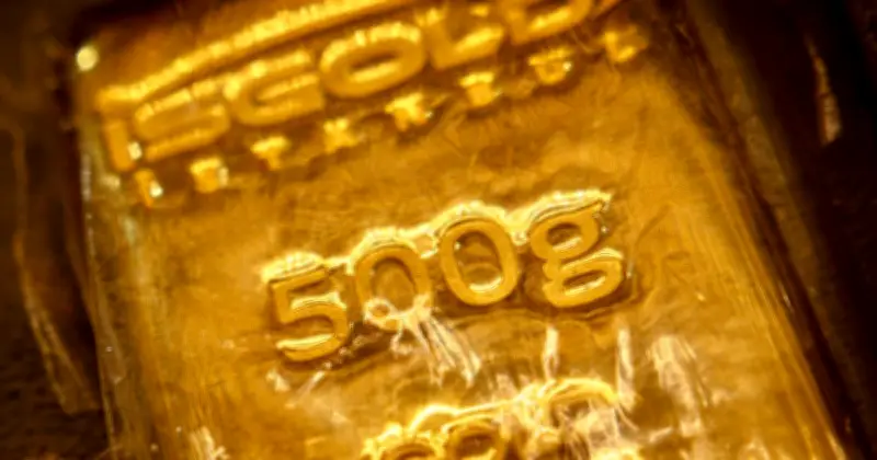 Oro cae a mínimos de noviembre de 2025; bancos centrales sostienen demanda