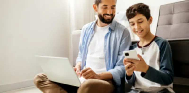 Padres vuelven a aulas para inspirar a hijos con posgrados