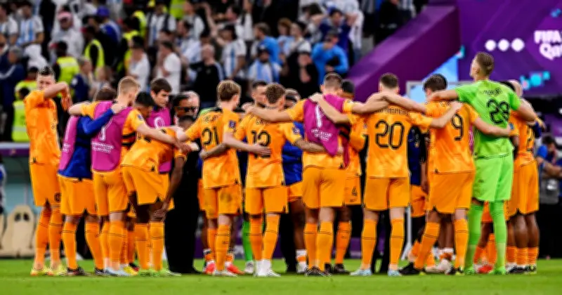 Países Bajos gana con polémico penal y deja dudas antes del Mundial
