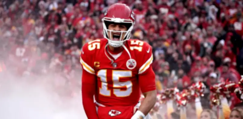 Patrick Mahomes firma contrato histórico de 504.75 mdd con Chiefs