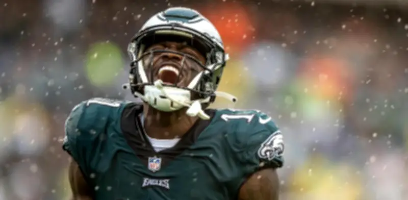 Patriots impactan la NFL al adquirir al receptor estrella AJ Brown en un canje con Eagles