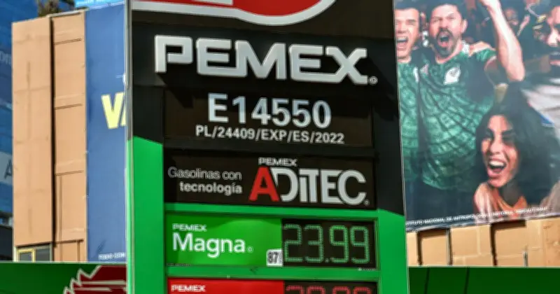 Petróleo cae 33% pero gasolina no baja al mismo ritmo en México