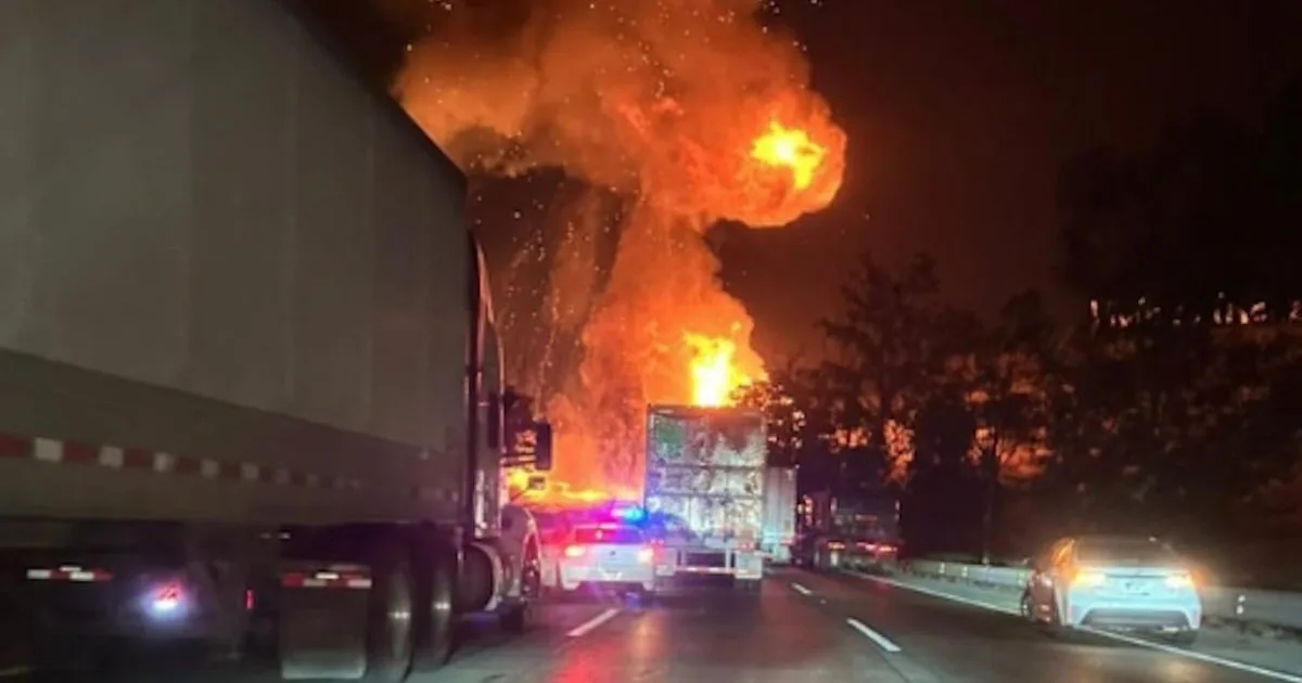 Explota pipa de gas en la México-Querétaro; cierran autopista en ambos sentidos