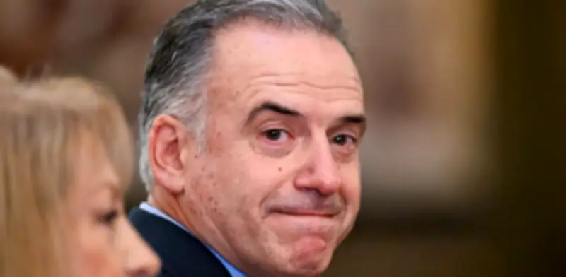 Presidente de Uruguay se disculpa por comprar auto con descuento de 25 mil dólares