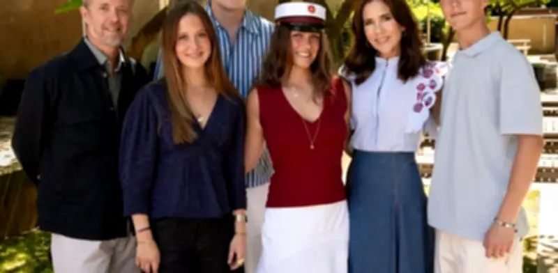 Princesa Isabella de Dinamarca inicia servicio militar tras graduación