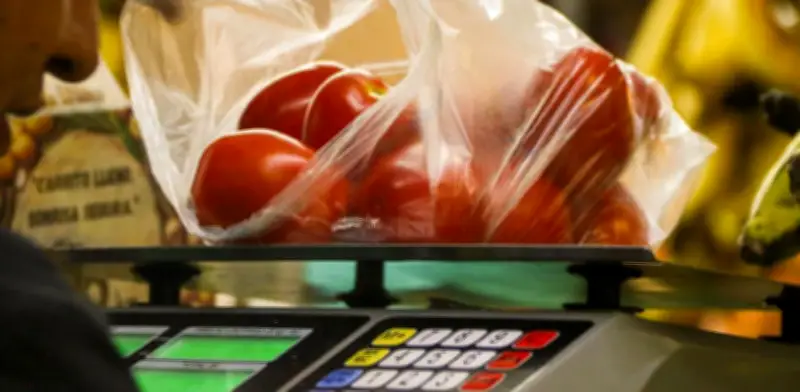 Profeco reporta baja en precio del jitomate a $19.51 tras acuerdo con productores