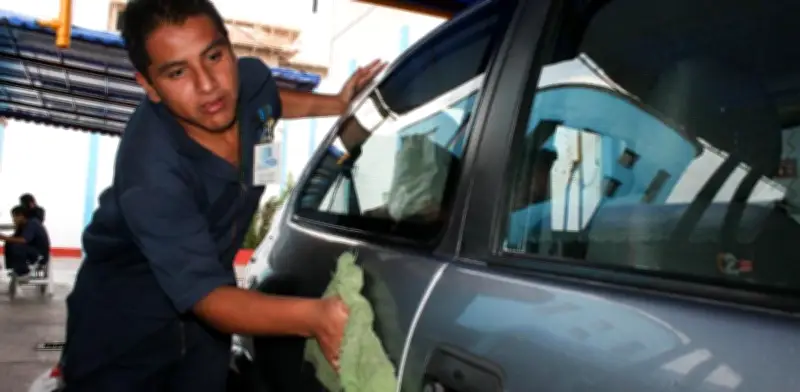 Propuesta para sancionar autolavados irregulares en CDMX