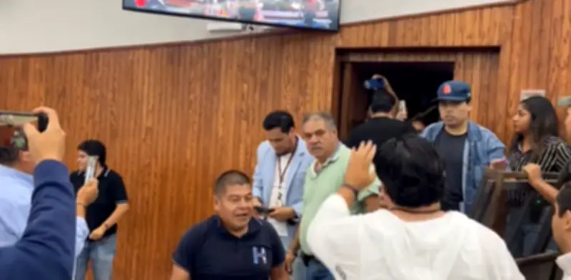 Protesta en Congreso de SLP exige derogación de Ley Serrano sobre IA