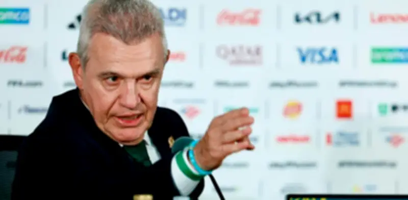 ¿Quién reemplazará a César Montes? Javier Aguirre define la defensa de México
