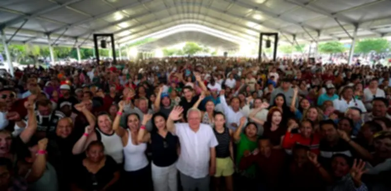 Rafa Marín recibe jubilosa bienvenida en Cancún durante celebración del Día del Padre