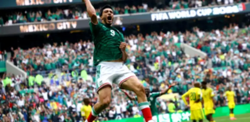 Raúl Jiménez anota su primer gol en un Mundial y lo dedica a su padre entre lágrimas