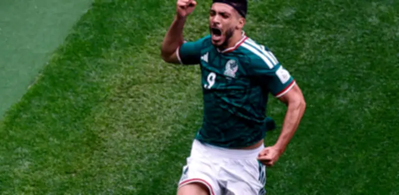 Raúl Jiménez rompe sequía mundialista y supera a Borgetti como segundo goleador del Tri