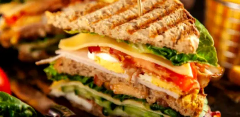 Receta de club sándwich estilo Vips: paso a paso para recrearlo en casa