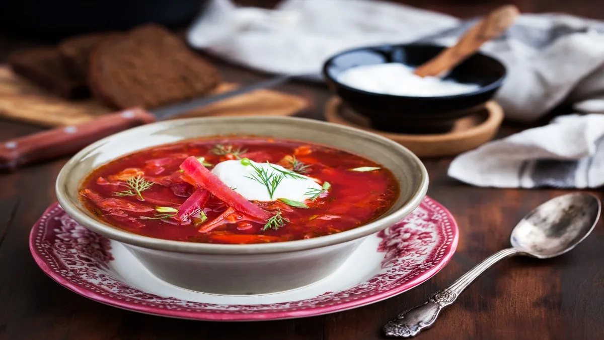 Receta de sopa rusa con betabel y carne: cómo preparar el borsch