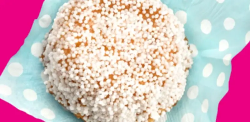 Receta tradicional del garibaldi: bizcocho mexicano con chochitos blancos