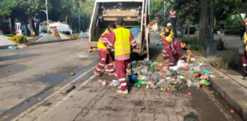 Recogen 40 toneladas de basura tras festejos del Tri en CDMX
