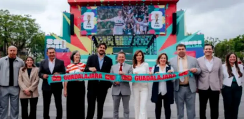 Renuevan fuente interactiva frente al Museo Cabañas en Guadalajara