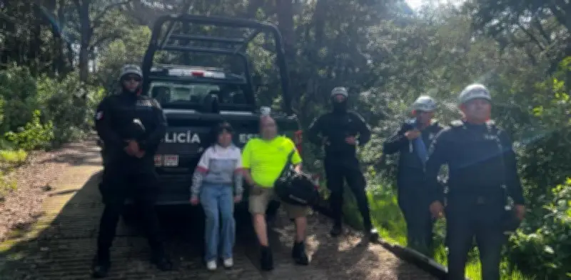 Rescatan a padre e hija perdidos en la Sierra de Guadalupe en Coacalco