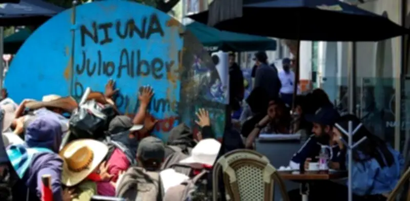 Restauranteros exigen a CNTE retirar plantón en el Centro Histórico