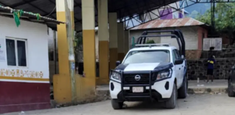 Retienen a director de policía y tres agentes en comunidad de Hidalgo