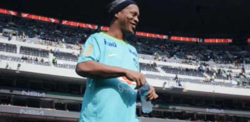 Ronaldinho elogia a Santiago Giménez de cara al Mundial 2026