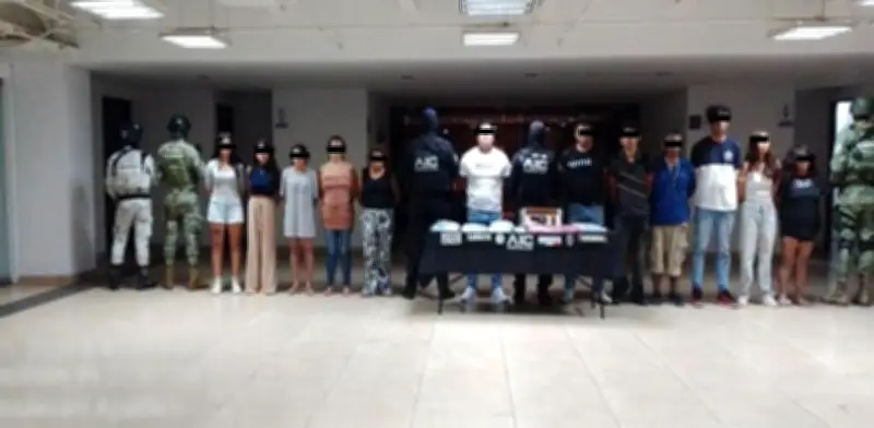 Semar detiene a 12 personas en Jiutepec, Morelos; asegura drogas y arma