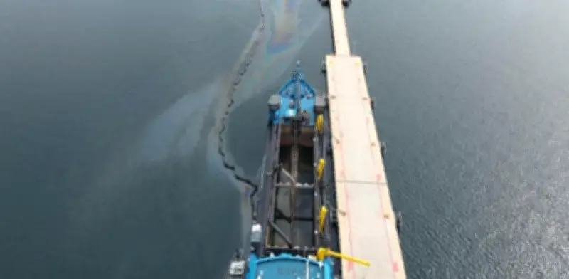 Semar intensifica limpieza de hidrocarburo en muelle de Manzanillo