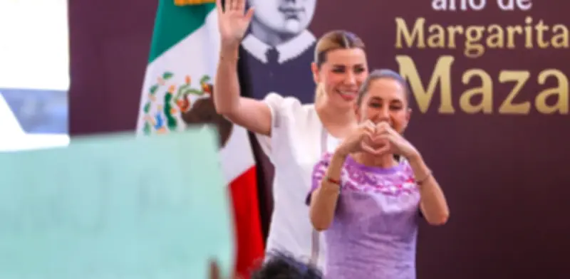 Sheinbaum entrega tarjetas Beca Rita Cetina en Tijuana