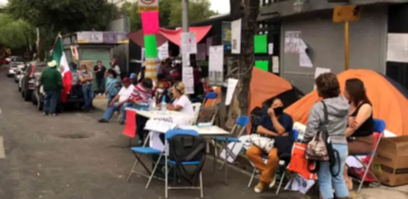 Simpatizantes de Salgado Macedonio instalan plantón en INE por candidatura