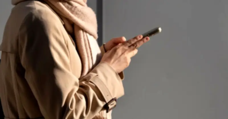 Smartphones vinculados a caída de natalidad global, según estudios