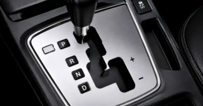 Símbolos + y - en transmisión automática: ¿Para qué sirven y cuándo usarlos?