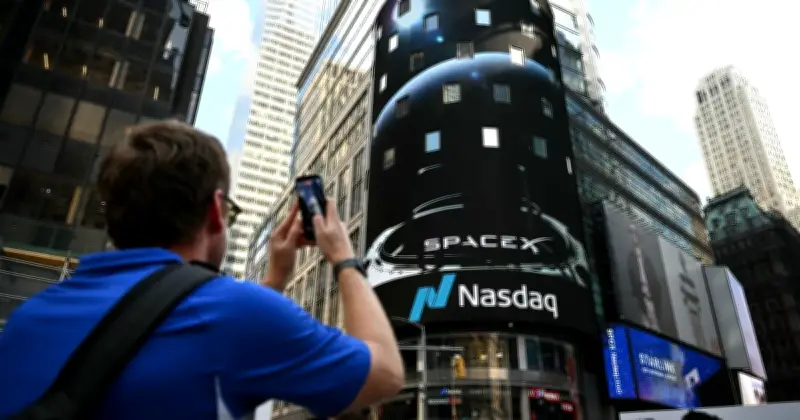 SpaceX debuta en bolsa con alza de 19% y Wall Street cierra positivo