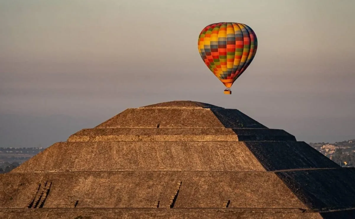 Suspenden a tres empresas de globos aerostáticos en Teotihuacán por irregularidades