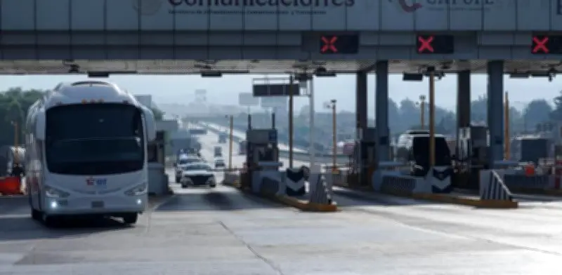 Taxista asalta caseta en Celaya y atropella a guardia nacional al huir