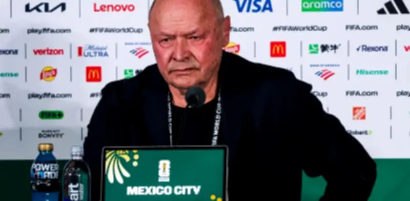 Técnico de Chequia respalda posible homenaje a Memo Ochoa en el Azteca