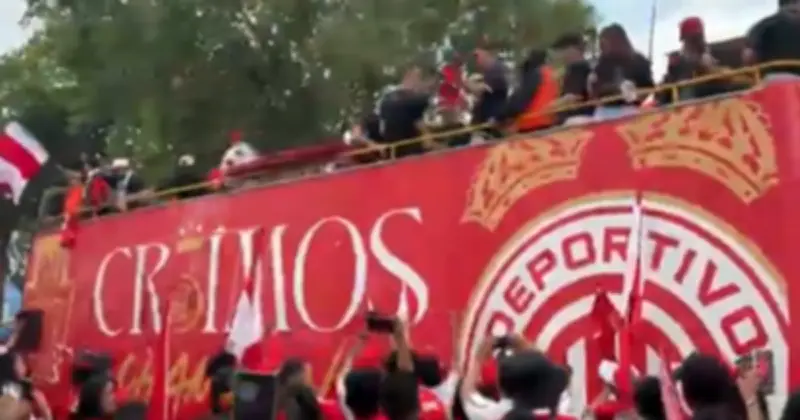 Toluca celebra con oleada escarlata su título de Concachampions