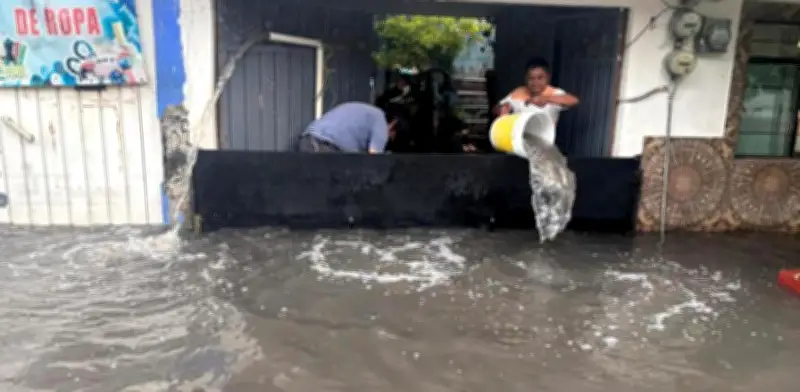 Tormenta deja inundaciones de hasta 80 cm en Los Reyes La Paz