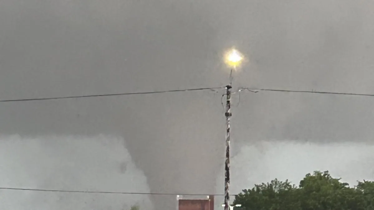 Tornado en Oklahoma deja 40 viviendas dañadas y carreteras cerradas