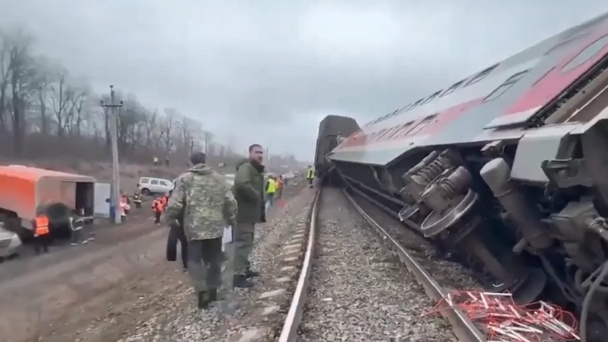 Tren se descarrila en Rusia con 415 pasajeros; 24 heridos
