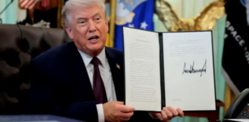 Tribunal permite a Trump mantener arancel global del 10% mientras avanza apelación
