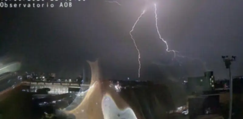 Trueno en CDMX se vuelve viral: estruendo impacta a miles