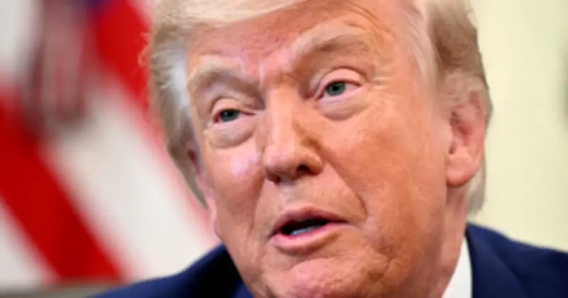 Trump amenaza con peaje en Ormuz si falla pacto con Irán