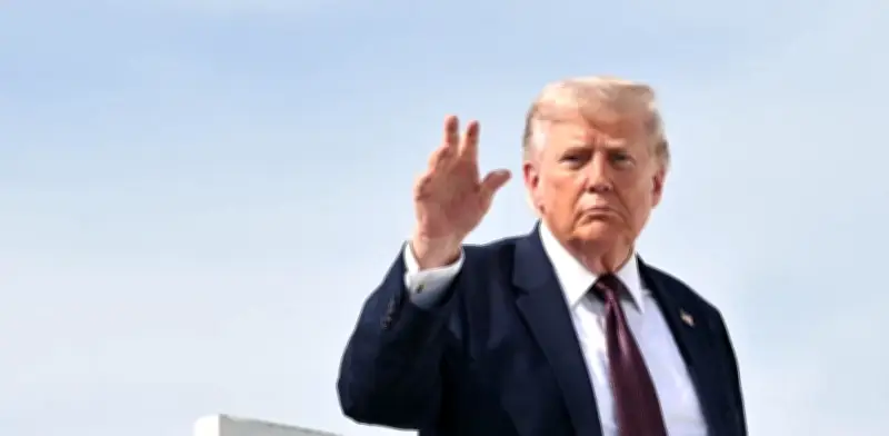 Trump frena ley de vivienda hasta que el Congreso apruebe restricciones electorales