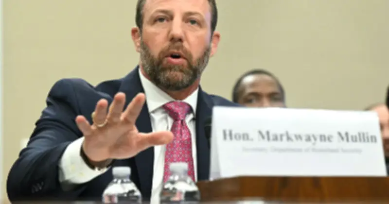 Trump nombra al expolicía Lance Schroyer como nuevo director del ICE